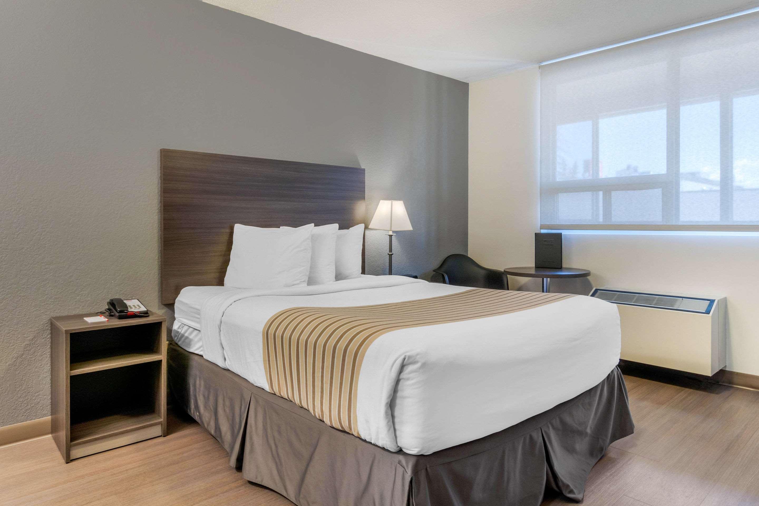 Super 8 By Wyndham Macleod Trail