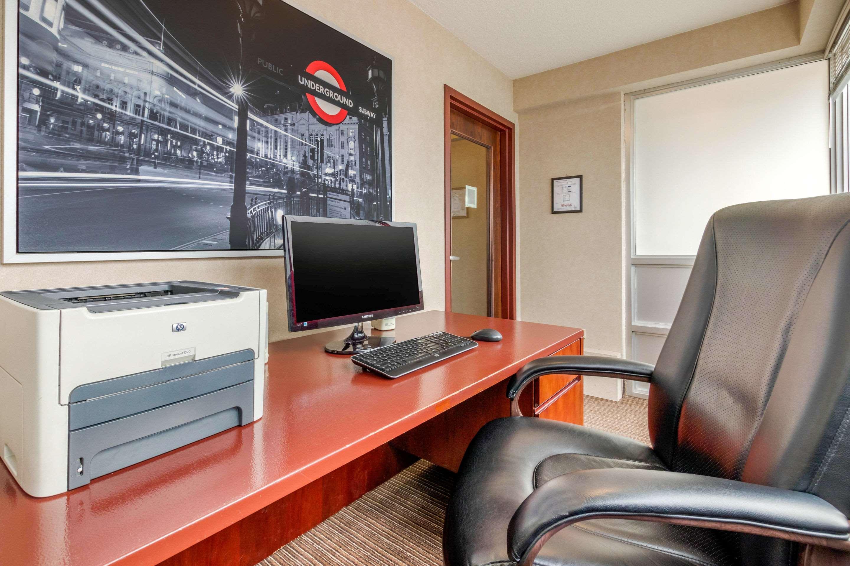Super 8 By Wyndham Macleod Trail Hotel Calgary