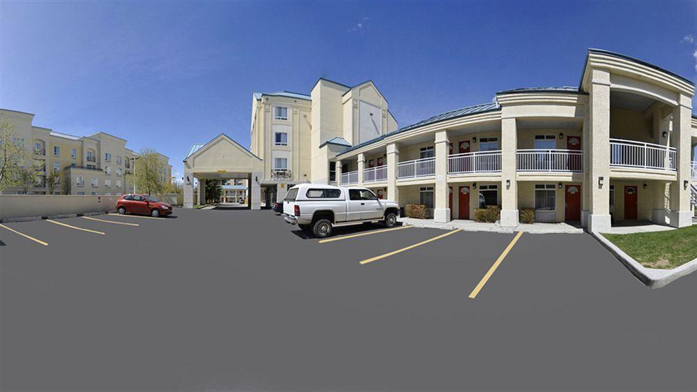 Super 8 By Wyndham Macleod Trail Hotel