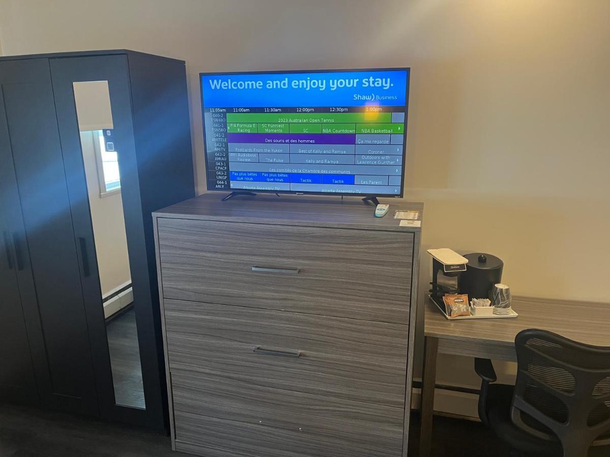 Super 8 By Wyndham Macleod Trail Hotel 3*