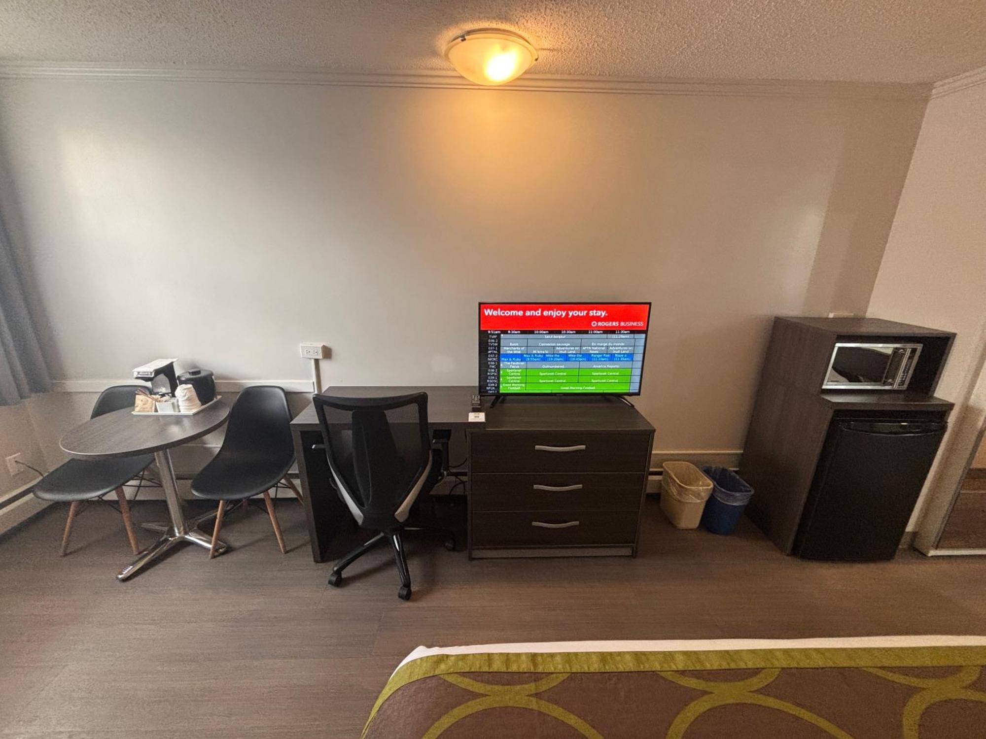 Super 8 By Wyndham Macleod Trail