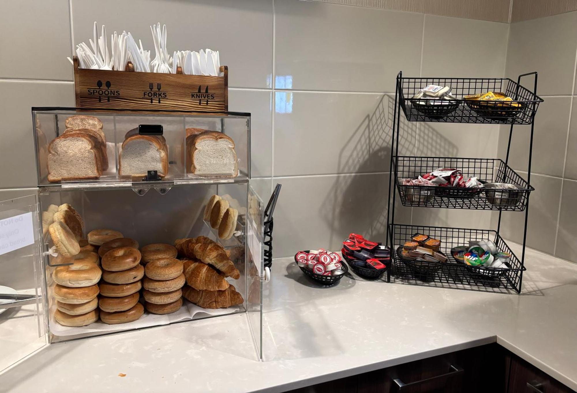 Hotel Super 8 By Wyndham Macleod Trail Calgary