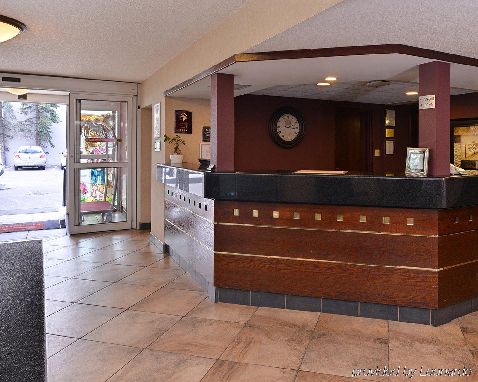 Super 8 By Wyndham Macleod Trail Hotel