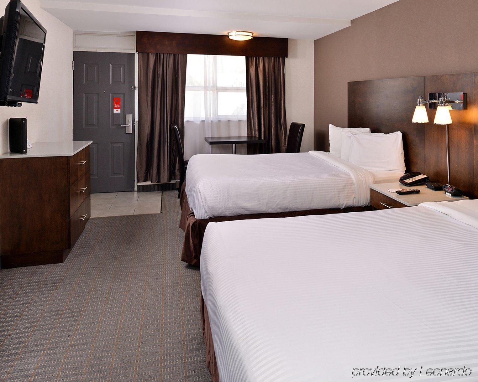 Super 8 By Wyndham Macleod Trail Hotel 3*