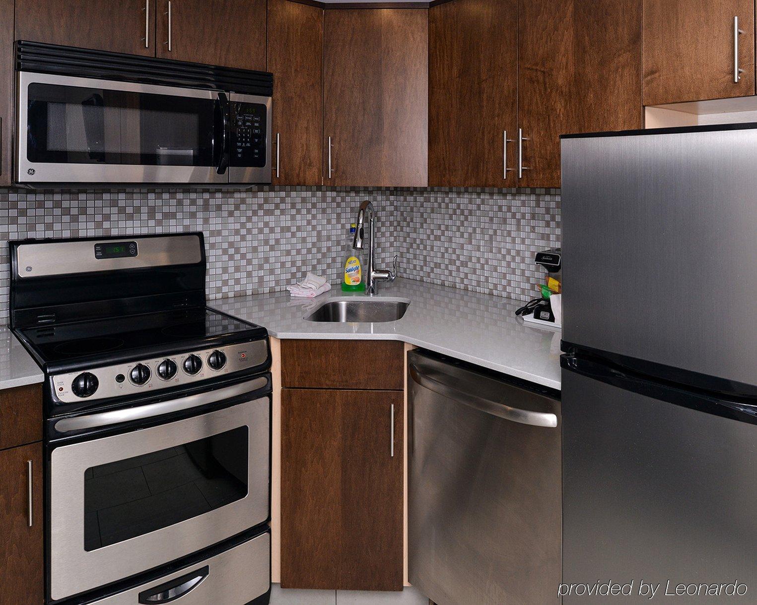 Super 8 By Wyndham Macleod Trail 3*