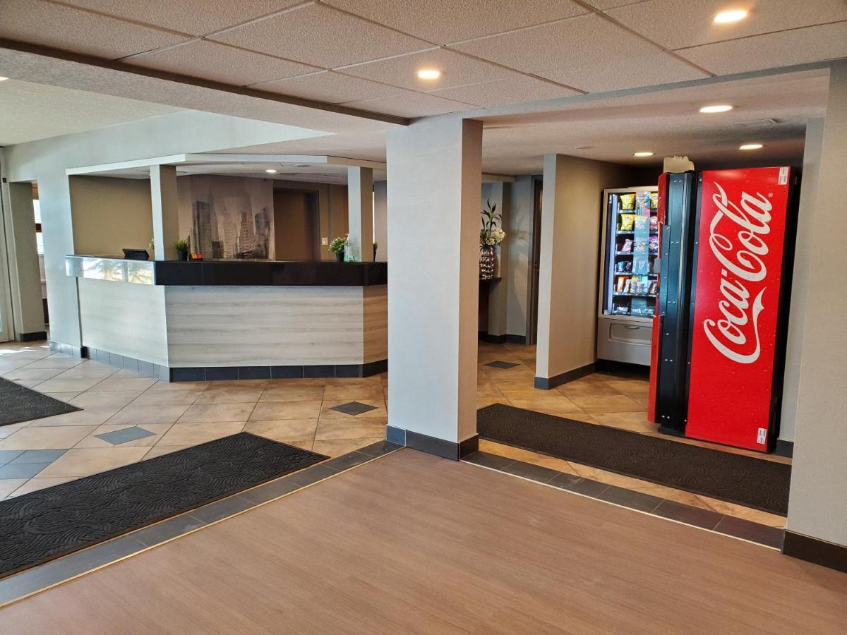 Super 8 By Wyndham Macleod Trail