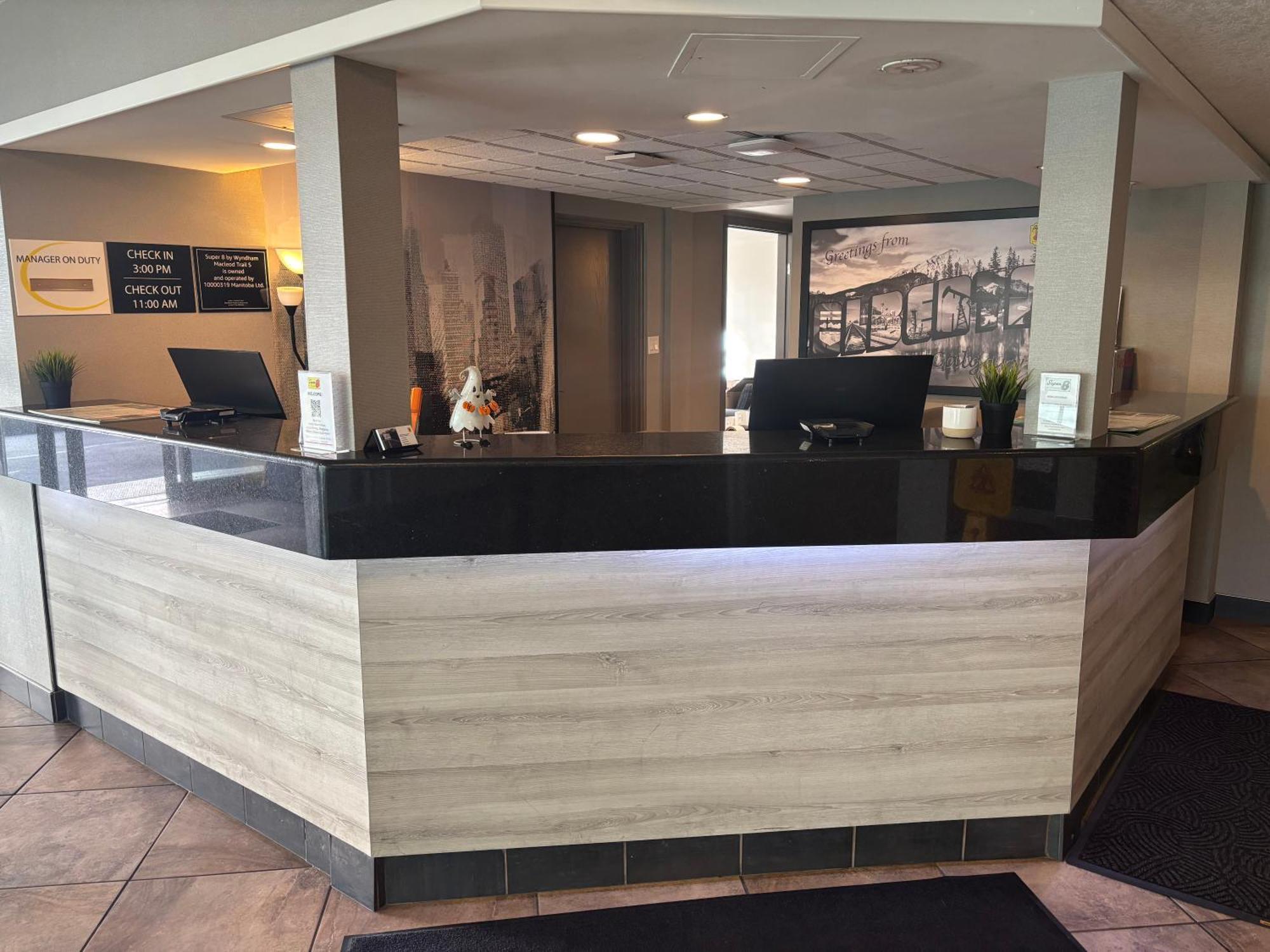 Super 8 By Wyndham Macleod Trail 3*
